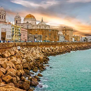 Privada Con Bano. Cádiz